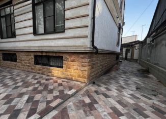 Сдается 1-комнатная квартира, 35 м2, Махачкала, улица Даниялова, 71