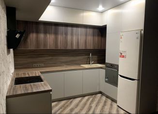 Аренда 2-ком. квартиры, 79 м2, Тюмень, улица Николая Семёнова, 19к1