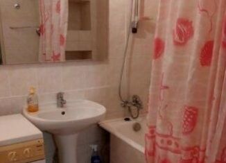 Сдается в аренду 2-комнатная квартира, 54 м2, Пенза, улица Антонова, 15