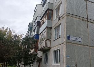 Продаю 2-ком. квартиру, 47.6 м2, Кирово-Чепецк, проезд Дзержинского, 10