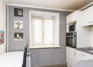 Продается 3-ком. квартира, 60.5 м2, Тюмень, улица Мира, 2В