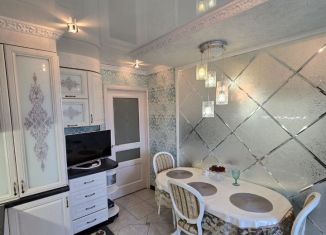 Продаю 2-комнатную квартиру, 69 м2, Смоленск, улица Ломоносова, 10В