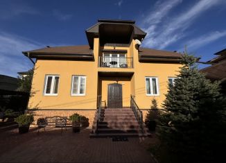 Продам дом, 350 м2, Нальчик, улица Гугова