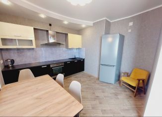 Сдаю 2-ком. квартиру, 72 м2, Калуга, улица 65 лет Победы, 41