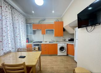 Сдается в аренду дом, 100 м2, Крым, улица Революции, 9