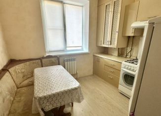 Продаю 1-ком. квартиру, 30 м2, Аксай, Советская улица, 16к2