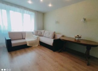 Сдам 1-ком. квартиру, 37 м2, Тюмень, улица Василия Гольцова, 8