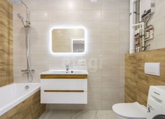 Продаю 2-ком. квартиру, 70 м2, Тюмень, улица Республики, 204к11