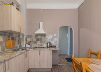 Сдается 1-ком. квартира, 40 м2, Санкт-Петербург, Невский проспект, 136