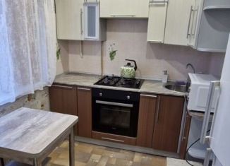 Сдаю в аренду 2-ком. квартиру, 44 м2, Псков, Коммунальная улица, 10