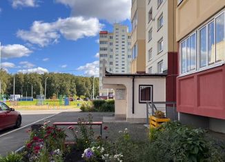 Продаю 2-ком. квартиру, 54.8 м2, Омская область, улица Стороженко, 21к1