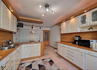 Продам двухкомнатную квартиру, 70 м2, Краснодар, улица Красных Партизан, 4/3, микрорайон Микрохирургии глаза