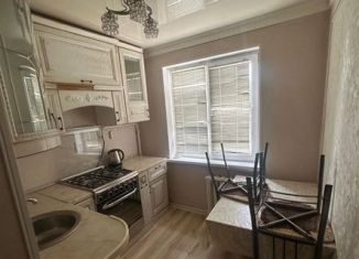 Сдаю в аренду 2-комнатную квартиру, 52 м2, Грозный, улица Дьякова, 23