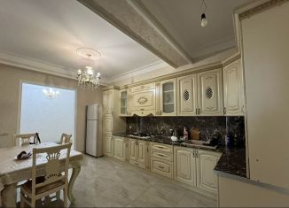 Сдаю 3-ком. квартиру, 104 м2, Махачкала, проспект Али-Гаджи Акушинского, 393Гк2