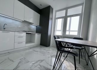 Продаю 1-комнатную квартиру, 35 м2, Ставрополь, улица Матрены Наздрачевой, 7/1