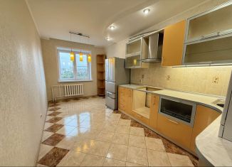 Продаю 2-ком. квартиру, 62.3 м2, Киров, Милицейская улица, 3