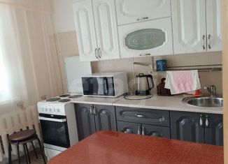 Сдается в аренду 2-комнатная квартира, 50 м2, Тобольск, улица Семёна Ремезова, 45