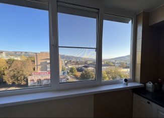 Трехкомнатная квартира на продажу, 85.2 м2, Кисловодск, Ленинградская улица, 21