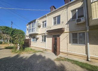 Продается 3-комнатная квартира, 44 м2, посёлок городского типа Яблоновский, улица Пушкина, 52/1