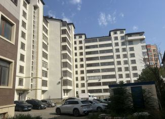 Продаю квартиру свободная планировка, 81 м2, Махачкала, улица Гаджи Алибегова, 90