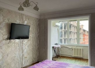 Сдается в аренду однокомнатная квартира, 35 м2, Махачкала, проспект Насрутдинова, 30