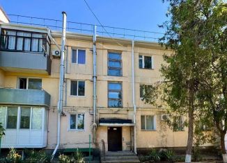 Продаю 1-комнатную квартиру, 38.2 м2, Судак, Алуштинская улица, 12