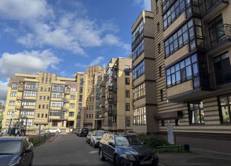 Продам трехкомнатную квартиру, 112 м2, Троицк, Физическая улица, 20