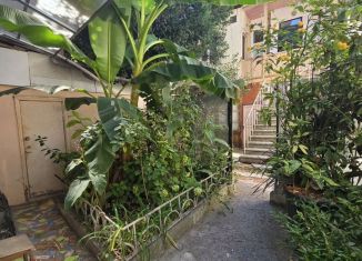 Трехкомнатная квартира на продажу, 62 м2, Ялта, Боткинская улица, 21