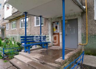 Однокомнатная квартира на продажу, 30.3 м2, Златоуст, проспект имени Ю.А. Гагарина, 7-я линия, 1