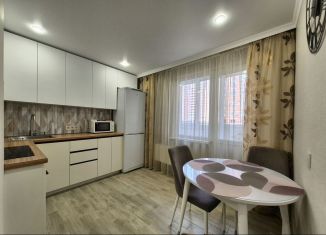 Сдаю в аренду 2-ком. квартиру, 63 м2, Краснодарский край, Совхозная улица, 20