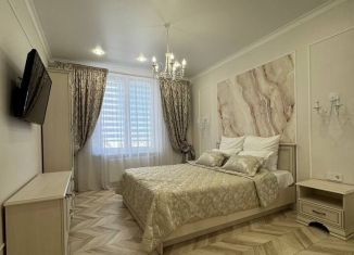 Продаю однокомнатную квартиру, 42 м2, Крым, проспект Александра Суворова, 107