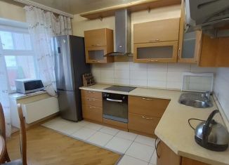 Продаю 3-комнатную квартиру, 102 м2, Старый Оскол, микрорайон Степной, 15