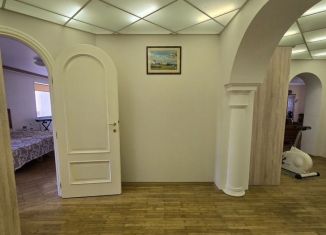 Продаю 4-комнатную квартиру, 140 м2, Череповец, Первомайская улица, 64