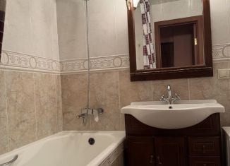 Сдается в аренду однокомнатная квартира, 32 м2, Москва, улица Павла Андреева, 7