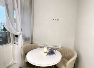 Продаю 1-комнатную квартиру, 42 м2, Киров, Казанская улица, 90