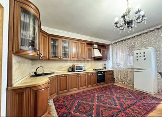 Продается 3-комнатная квартира, 107 м2, Махачкала, улица Магомеда Ярагского, 110