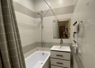 Сдается в аренду двухкомнатная квартира, 60 м2, Оренбургская область, Краснознамённая улица, 58/2