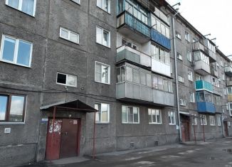 Трехкомнатная квартира на продажу, 61.8 м2, Белово, переулок Толстого, 1