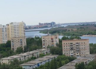 Продается 2-ком. квартира, 45 м2, Астрахань, улица Комсомольская Набережная, 13