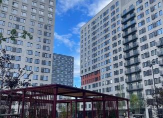 Продаю 2-ком. квартиру, 56 м2, Тюмень, Интернациональная улица, 199к10