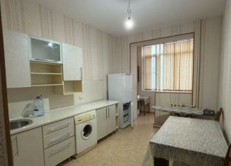 Сдача в аренду 2-ком. квартиры, 85 м2, Махачкала, улица Хаджи Булача, 3А