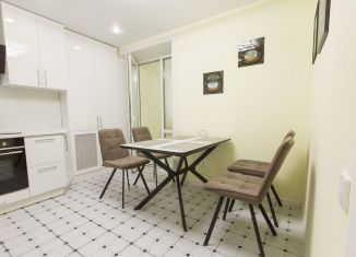 Сдаю 2-ком. квартиру, 51.5 м2, Благовещенск, Амурская улица, 190