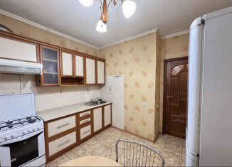 Сдам в аренду однокомнатную квартиру, 45 м2, Татарстан, улица Шаляпина, 14/83