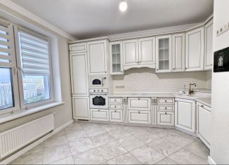 Продаю 4-комнатную квартиру, 96 м2, Люберцы, улица Льва Толстого, 17А