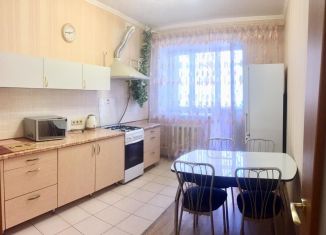 Сдается в аренду 1-комнатная квартира, 52 м2, Татарстан, улица Зинина, 34