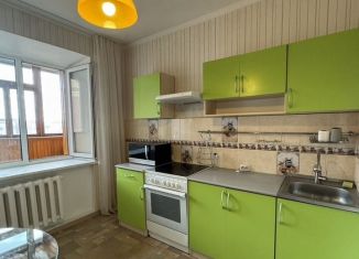 Сдаю 1-комнатную квартиру, 44 м2, Тюмень, улица Чернышевского, 2Б