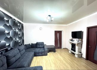 Продаю четырехкомнатную квартиру, 104 м2, Таганрог, Большая Бульварная улица, 3-1