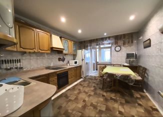 Сдается в аренду 3-ком. квартира, 75 м2, Республика Башкортостан, улица Гафури, 54