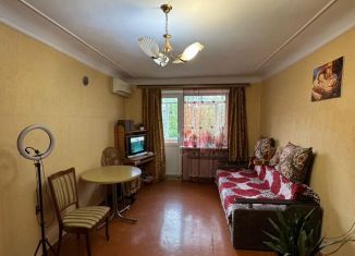 Продаю 2-ком. квартиру, 44 м2, Таганрог, улица Пальмиро Тольятти, 34-4