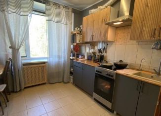 Продаю трехкомнатную квартиру, 105.3 м2, Тобольск, 6-й микрорайон, 13А